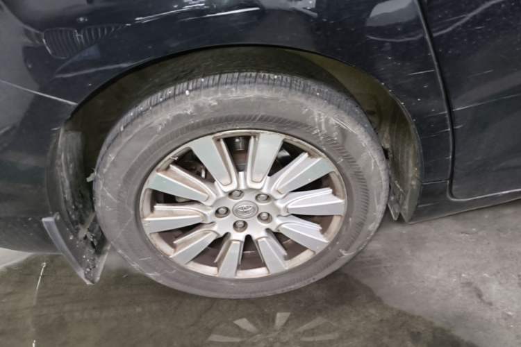 Used Toyota SIENNA 2017 3.5L Four-Wheel Drive LE Trim 7 Seats – U.S. Specification Right Rear Wheel Hub