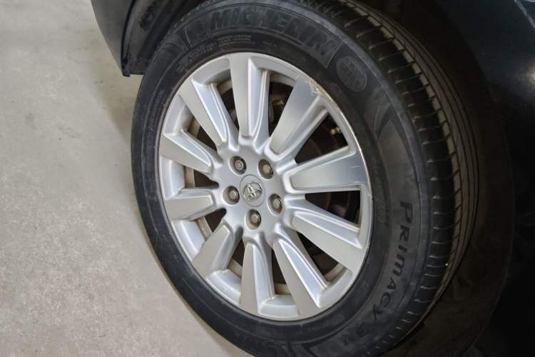 Used Toyota SIENNA 2017 3.5L Four-Wheel Drive LE Trim 7 Seats – U.S. Specification Right Rear Wheel Hub