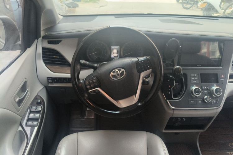 Used Toyota SIENNA 2017 3.5L Four-Wheel Drive LE Trim 7 Seats – U.S. Specification Steering Wheel