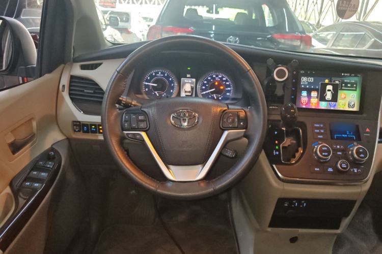 Used Toyota SIENNA 2017 3.5L Four-Wheel Drive LE Trim 7 Seats – U.S. Specification Steering Wheel