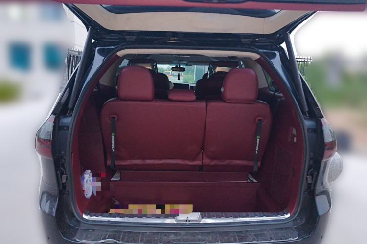 Used Toyota SIENNA  Trunk