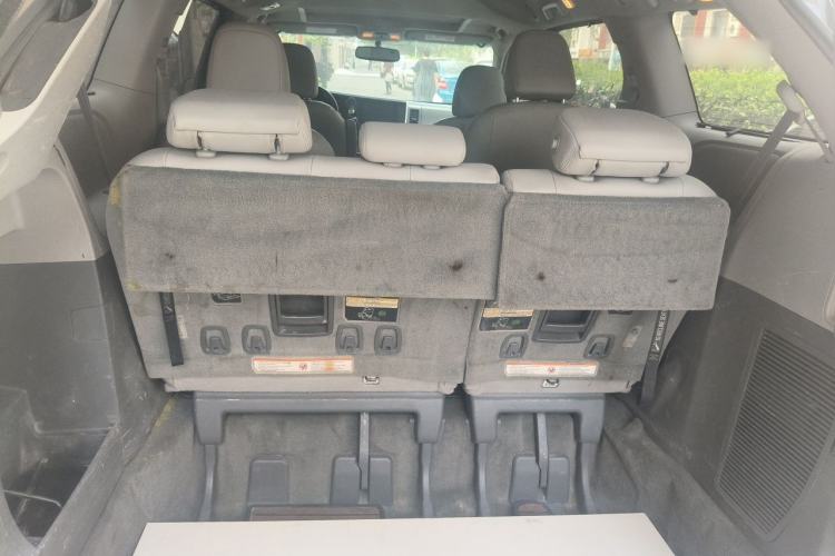 Used Toyota SIENNA 2017 3.5L Four-Wheel Drive LE Trim 7 Seats – U.S. Specification Trunk