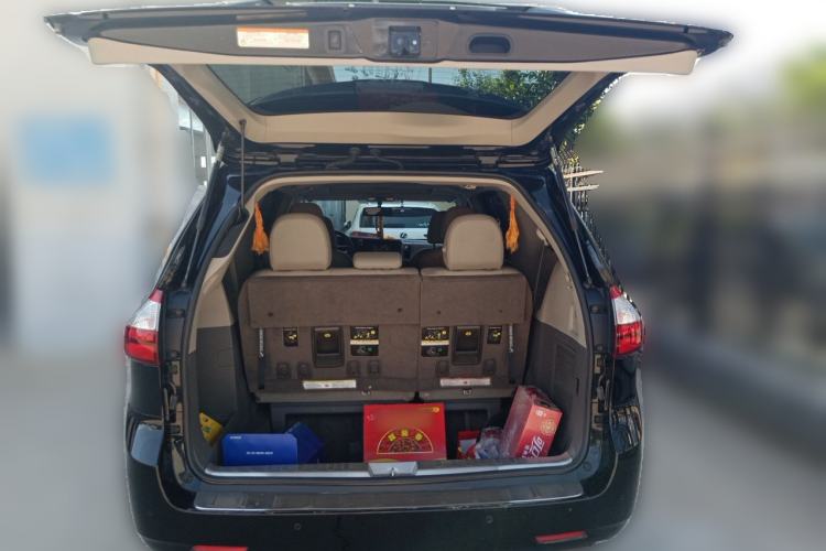 Used Toyota SIENNA  Trunk