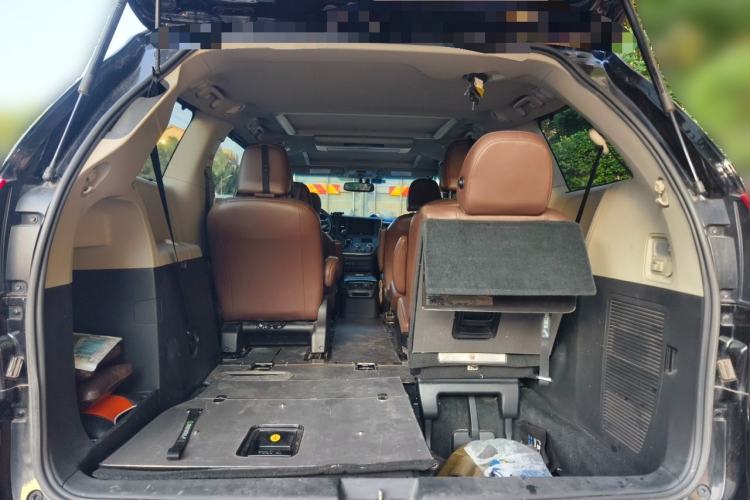 Used Toyota SIENNA  Trunk