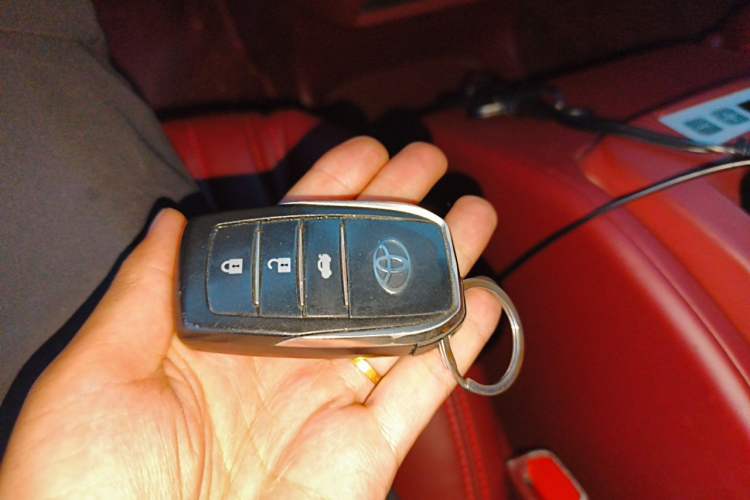 Used Toyota SIENNA  Vehicle Key