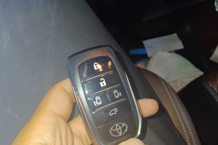 Used Toyota SIENNA  Vehicle Key