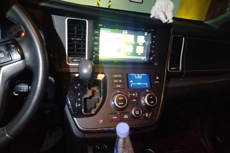 Used Toyota SIENNA  Audio And AC Panel