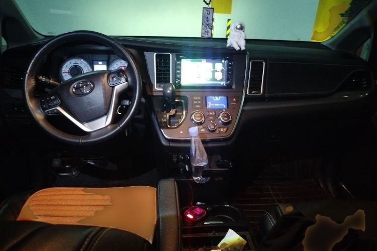 Used Toyota SIENNA  Center Console