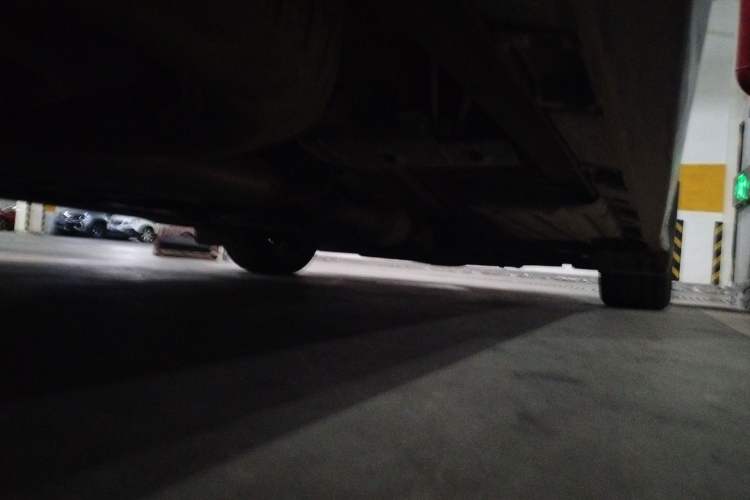 Used Toyota SIENNA  Chassis Front Right