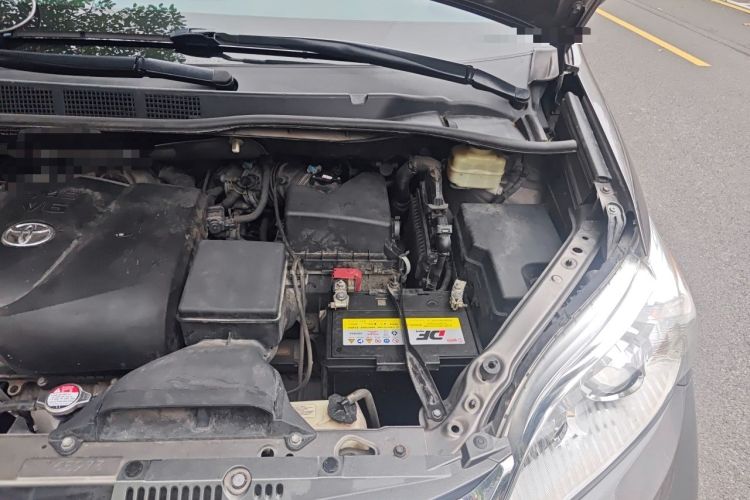 Used Toyota SIENNA  Engine Bay Left