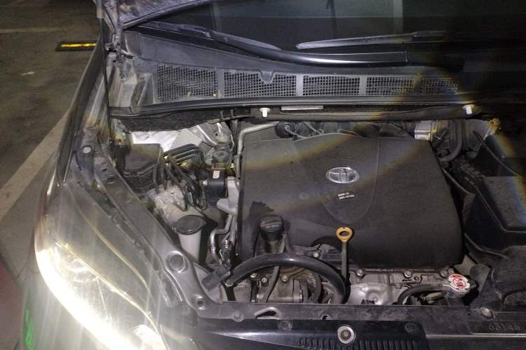 Used Toyota SIENNA  Engine Bay Right
