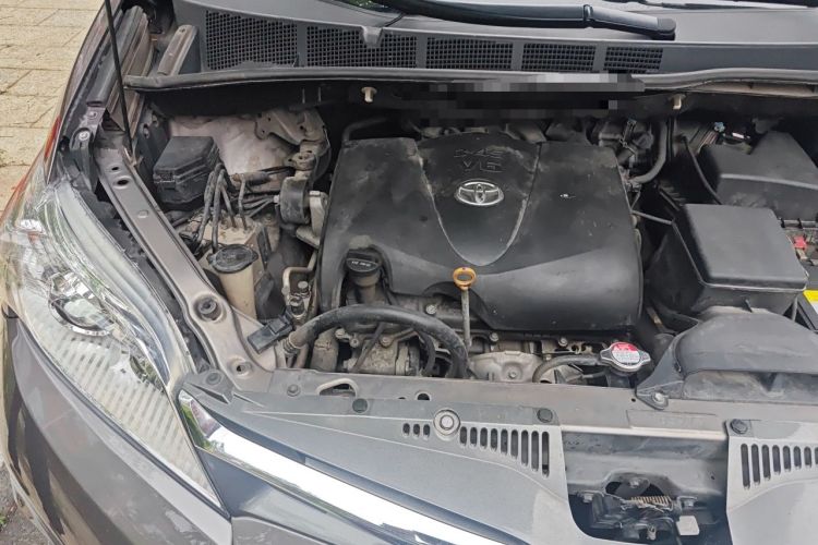 Used Toyota SIENNA  Engine Bay Right