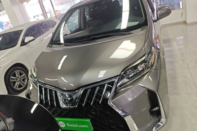 Used Toyota SIENNA 2017 3.5L Four-Wheel Drive LE Trim 7 Seats – U.S. Specification Front