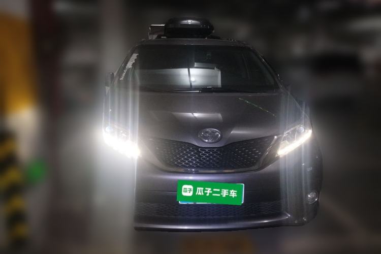 Used Toyota SIENNA  Front