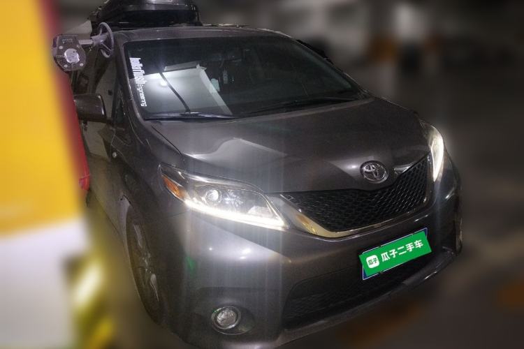 Used Toyota SIENNA  Front Right 45 Deg