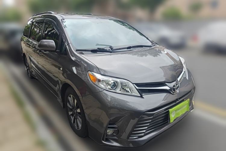 Used Toyota SIENNA  Front Right 45 Deg