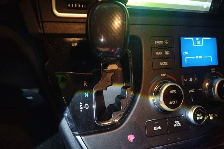 Used Toyota SIENNA  Gear Lever