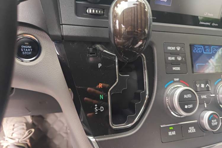 Used Toyota SIENNA  Gear Lever