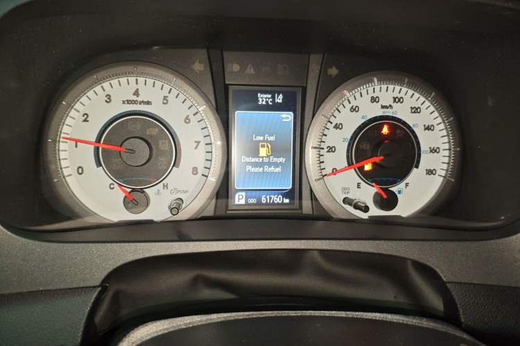 Used Toyota SIENNA 2017 3.5L Four-Wheel Drive LE Trim 7 Seats – U.S. Specification Instrument Cluster