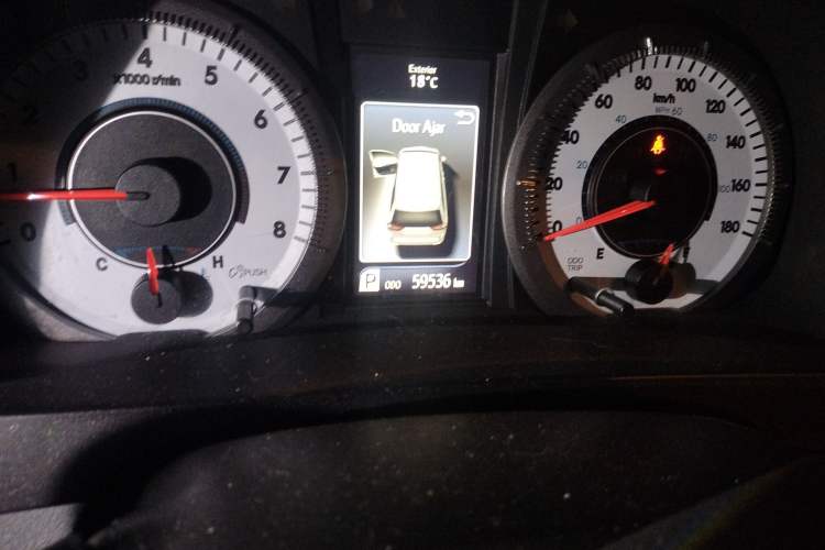 Used Toyota SIENNA  Odometer Close Up