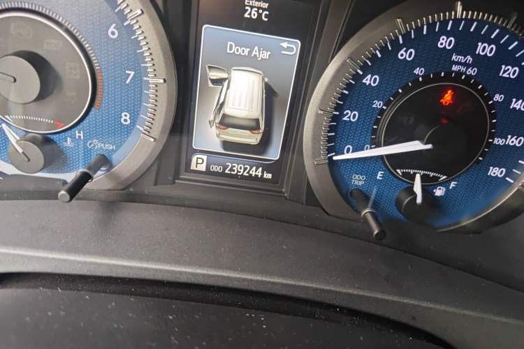 Used Toyota SIENNA  Odometer Close Up