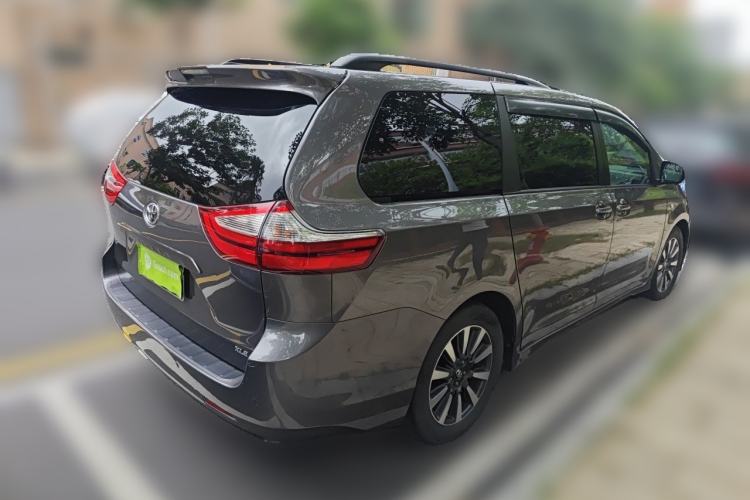 Used Toyota SIENNA  Rear Right 45 Deg