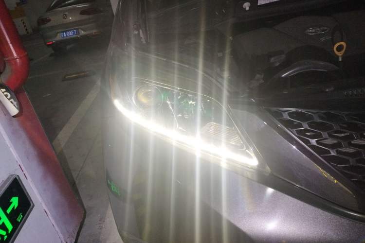 Used Toyota SIENNA  Right Front Headlight