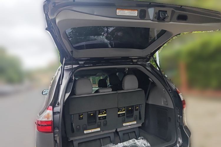 Used Toyota SIENNA  Trunk