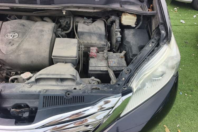 Used Toyota SIENNA  Engine Bay Left
