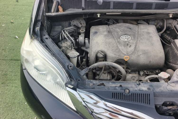 Used Toyota SIENNA  Engine Bay Right