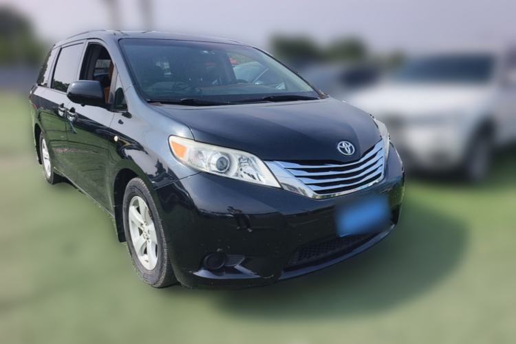 Used Toyota SIENNA  Front Right 45 Deg