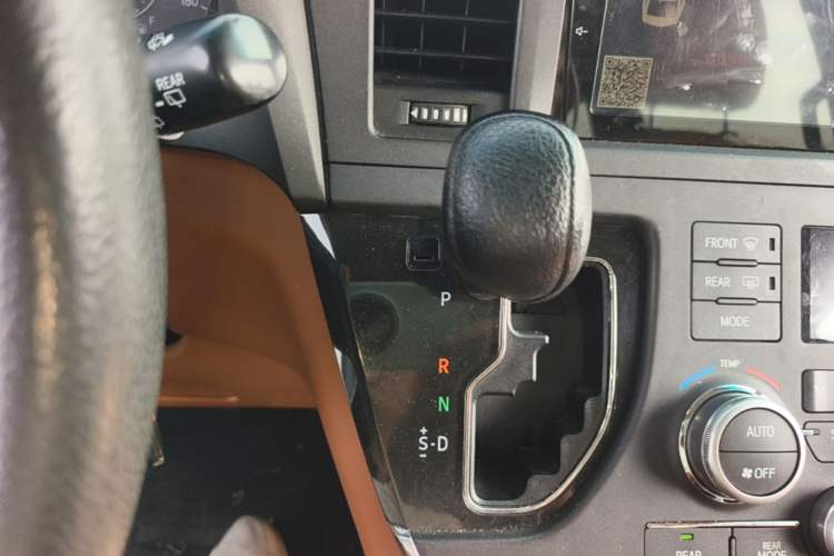 Used Toyota SIENNA  Gear Lever