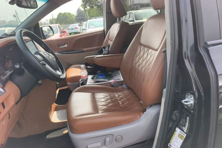 Used Toyota SIENNA  Left Front Seat