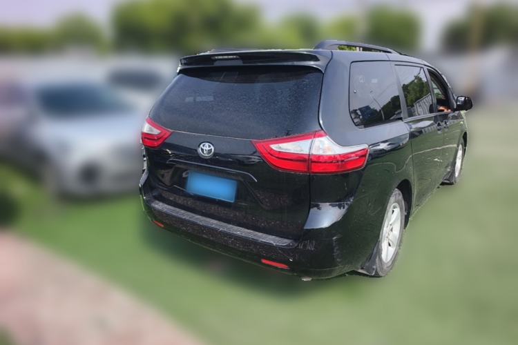 Used Toyota SIENNA  Rear Right 45 Deg
