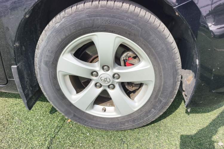 Used Toyota SIENNA  Right Front Wheel Hub