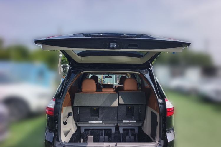 Used Toyota SIENNA  Trunk