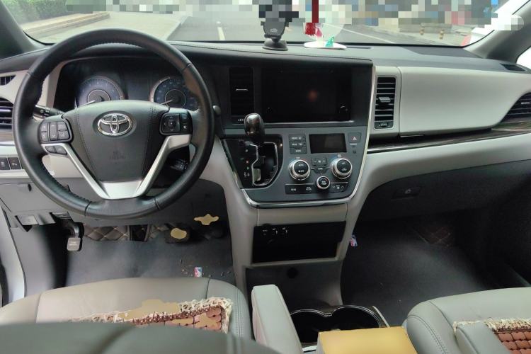 Used Toyota SIENNA  Center Console