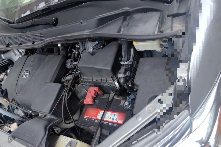 Used Toyota SIENNA  Engine Bay Left