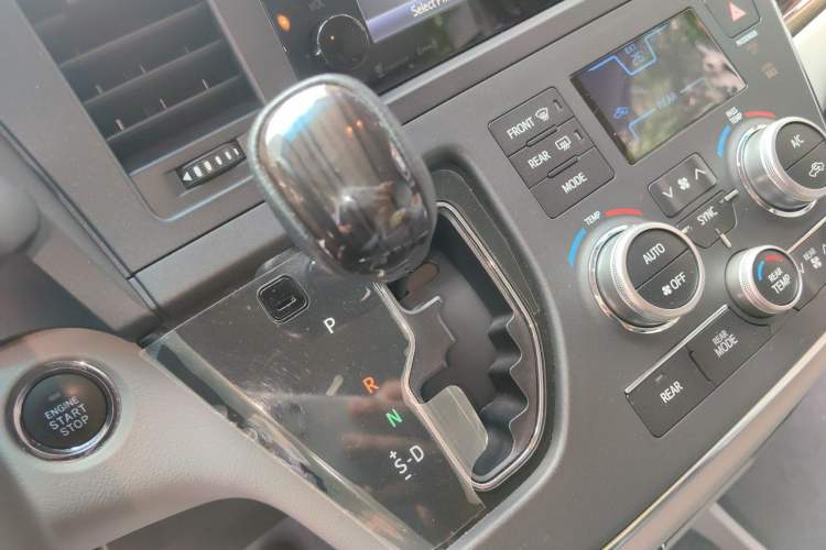 Used Toyota SIENNA  Gear Lever