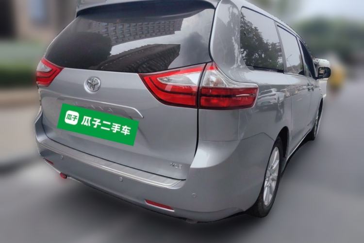 Used Toyota SIENNA  Rear Right 45 Deg