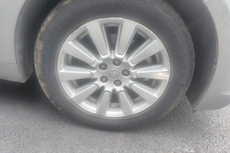 Used Toyota SIENNA  Right Front Wheel Hub