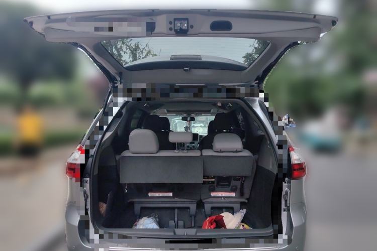 Used Toyota SIENNA  Trunk