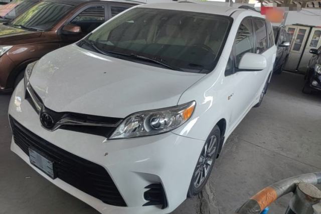 Used Toyota SIENNA 2017 3.5L Four-Wheel Drive LE Trim 7 Seats – U.S. Specification