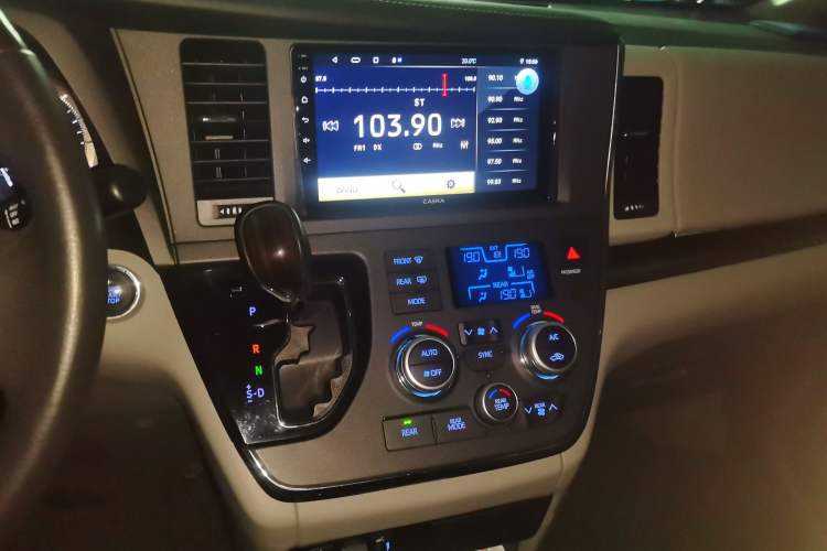 Used Toyota SIENNA 2017 3.5L Four-Wheel Drive XLE 7-Seater U.S. Specification Audio And AC Panel