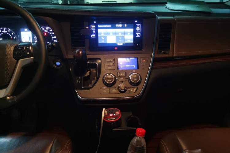 Used Toyota SIENNA  Audio And AC Panel