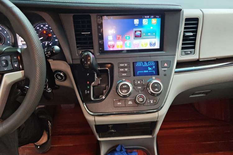 Used Toyota SIENNA  Audio And AC Panel