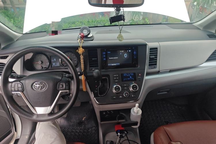 Used Toyota SIENNA  Center Console