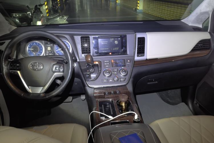 Used Toyota SIENNA  Center Console