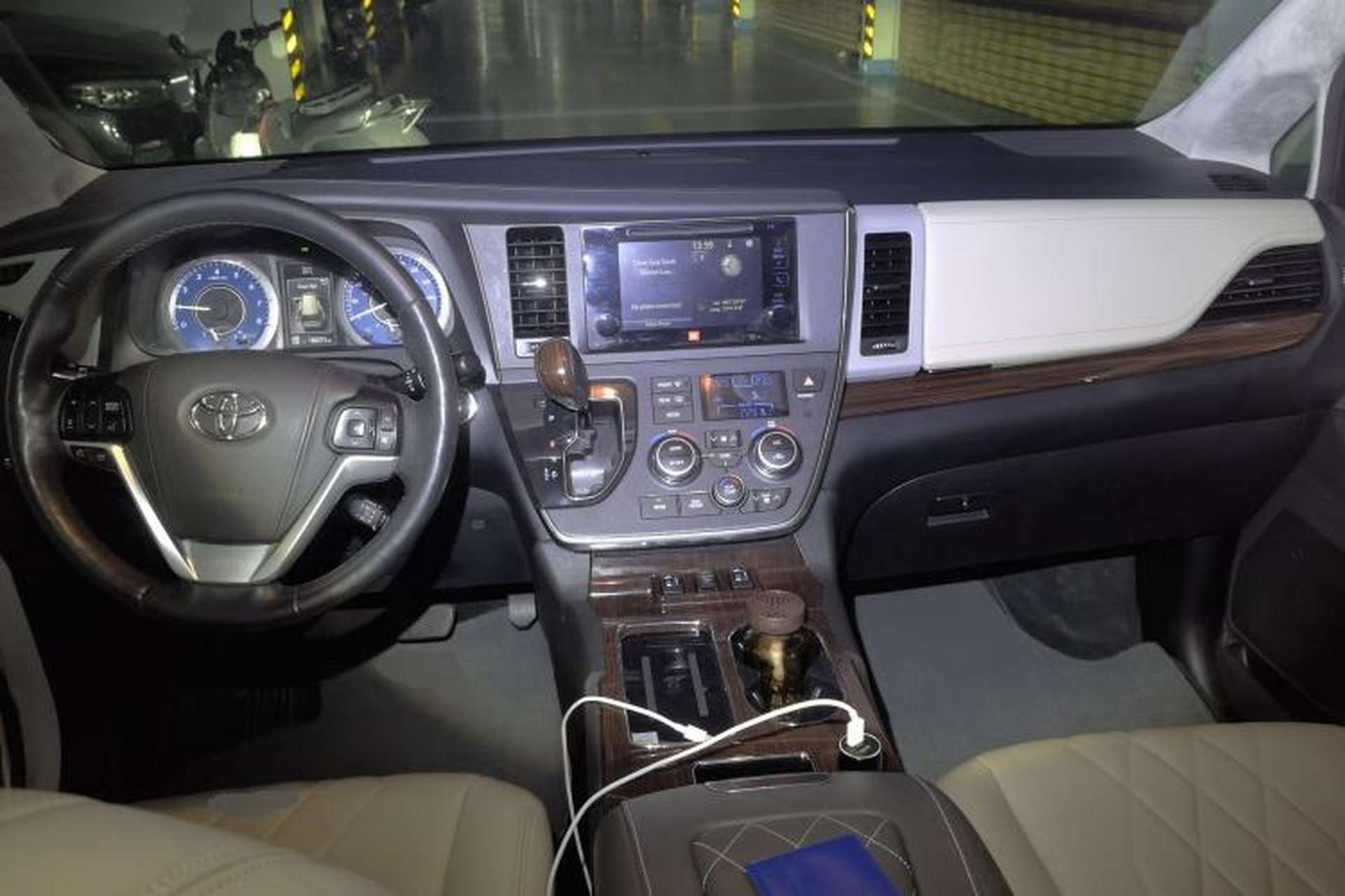 Used Toyota SIENNA  Center Console