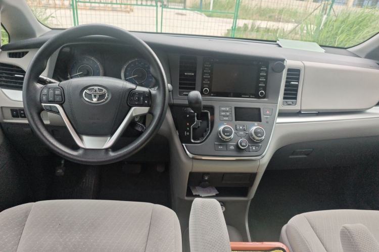 Used Toyota SIENNA  Center Console